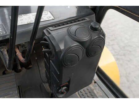 Carrelli elevatori diesel 2011  Komatsu FD 80-10 (20)