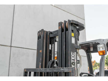 Carrelli elevatori diesel 2020  Manitou MI 25 D (8)