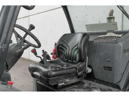 Dieseltrukki 2021  Manitou MC 30-4 (11)