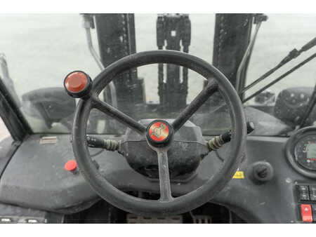 Dieseltrukki 2021  Manitou MC 30-4 (12)