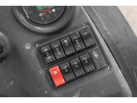 Dieseltrukki 2021  Manitou MC 30-4 (14)