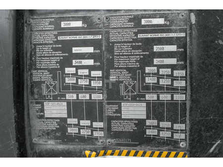 Dieseltruck 2021  Manitou MC 30-4 (16)