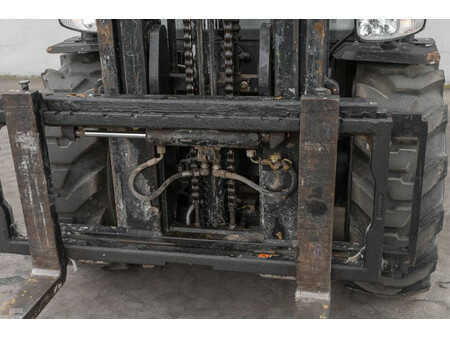 Dieseltrukki 2021  Manitou MC 30-4 (8)