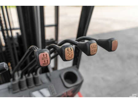 Wózki widłowe diesel 2022  Manitou MI 30 D (19)