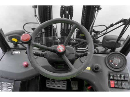 Dieseltrukki 2023  Manitou MC 30-4 D (14)