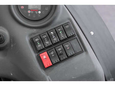 Dieseltrukki 2023  Manitou MC 30-4 D (16)