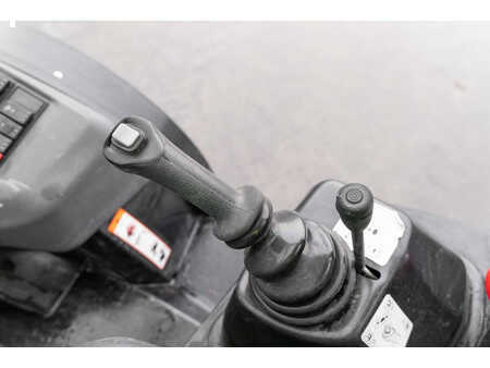 Dieseltrukki 2023  Manitou MC 30-4 D (17)