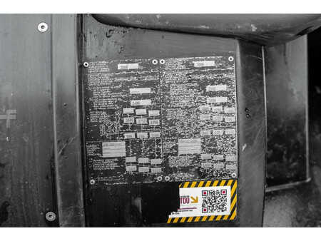 Dieseltrukki 2023  Manitou MC 30-4 D (18)