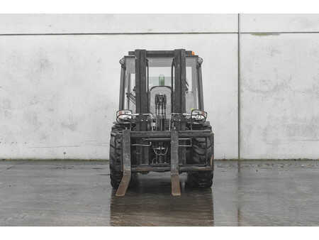Dieseltrukki 2023  Manitou MC 30-4 D (2)