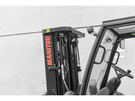 Dieseltrukki 2023  Manitou MC 30-4 D (8)