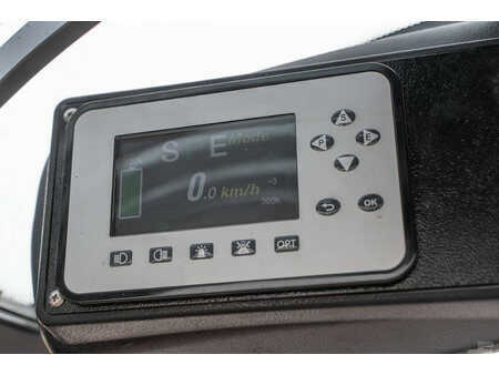 Chariots électriques à 4 roues 2023  Manitou ME 430 (17)