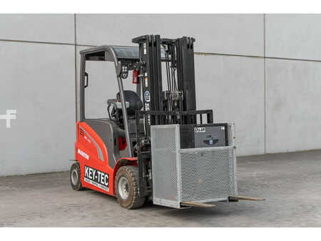 Chariots électriques à 4 roues 2023  Manitou ME 430 (3)