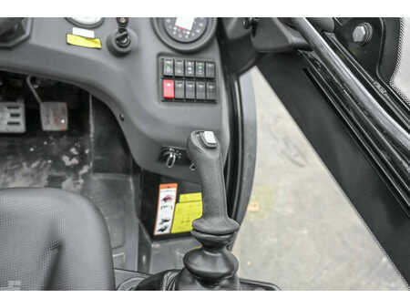 Carrelli elevatori diesel 2023  Manitou MC 25-4 (10)