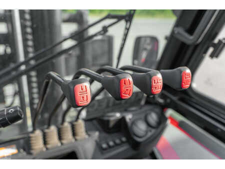 Empilhador diesel 2024  Manitou MI 80 (12)