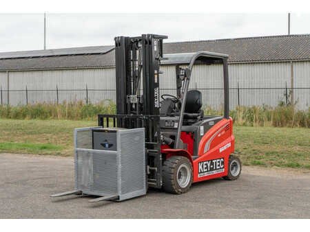 Chariots électriques à 4 roues 2023  Manitou ME 435 (1)