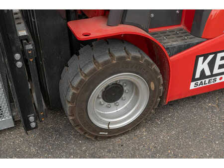 Chariots électriques à 4 roues 2023  Manitou ME 435 (11)