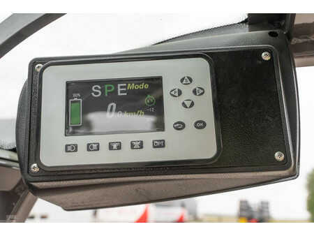 Chariots électriques à 4 roues 2023  Manitou ME 435 (17)