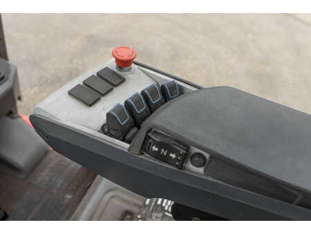 Chariots électriques à 4 roues 2023  Manitou ME 435 (18)