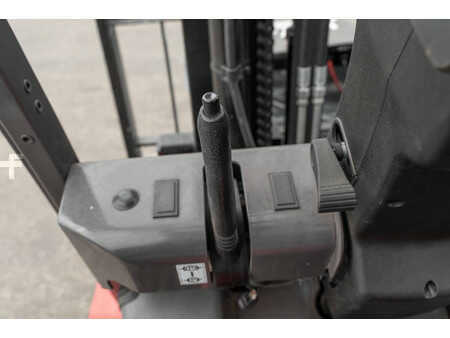 Chariots électriques à 4 roues 2023  Manitou ME 435 (19)