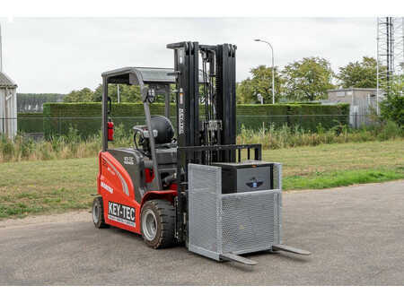 Chariots électriques à 4 roues 2023  Manitou ME 435 (3)