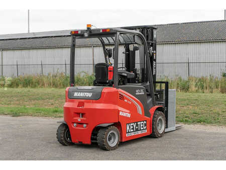Chariots électriques à 4 roues 2023  Manitou ME 435 (5)