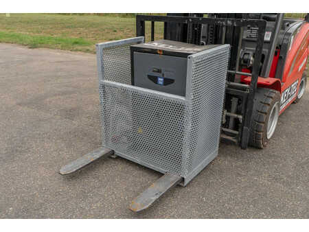 Chariots électriques à 4 roues 2023  Manitou ME 435 (8)