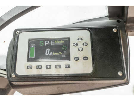 Chariots électriques à 4 roues 2023  Manitou ME 435 (19)