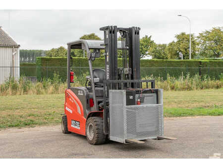 Chariots électriques à 4 roues 2023  Manitou ME 435 (3)