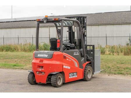 Chariots électriques à 4 roues 2023  Manitou ME 435 (5)