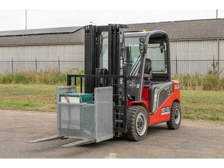 Chariots électriques à 4 roues 2024  Manitou ME 450 (1)