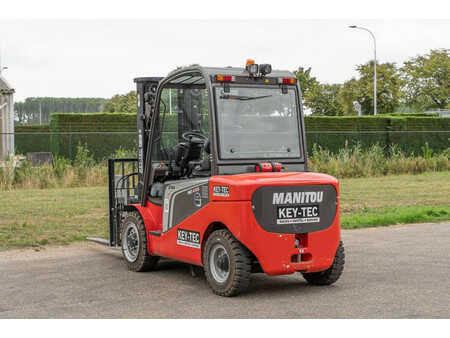 Chariots électriques à 4 roues 2024  Manitou ME 450 (7)