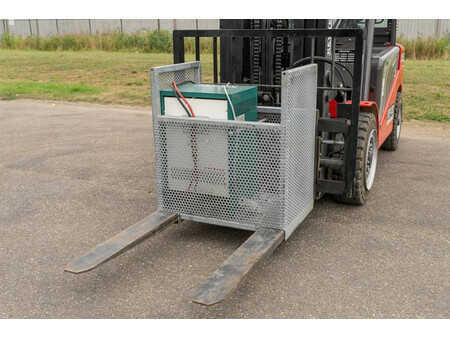 Chariots électriques à 4 roues 2024  Manitou ME 450 (8)