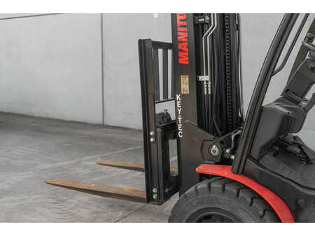 Wózki widłowe diesel 2022  Manitou MI 30 D (10)