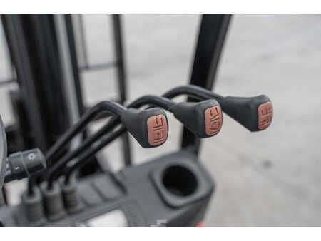 Wózki widłowe diesel 2022  Manitou MI 30 D (20)