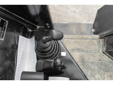 Carrelli elevatori diesel 2024  Manitou M 30-4 (17)