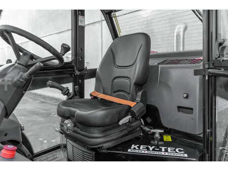 Dieseltrukki 2024  Manitou MC 30-4 (12)