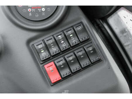 Dieseltrukki 2024  Manitou MC 30-4 (15)