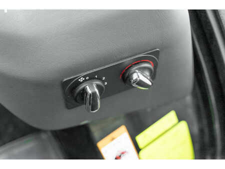 Dieseltrukki 2024  Manitou MC 30-4 (16)