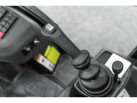 Dieseltrukki 2024  Manitou MC 30-4 (17)