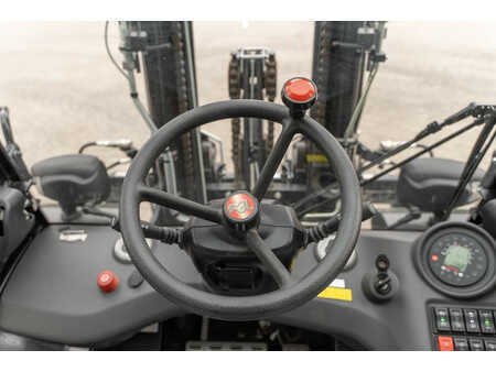 Dieseltrukki 2024  Manitou MC 30-4 (13)