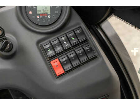 Dieseltrukki 2024  Manitou MC 30-4 (15)