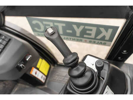 Dieseltrukki 2024  Manitou MC 30-4 (17)