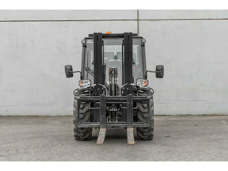 Dieseltrukki 2024  Manitou MC 30-4 (2)