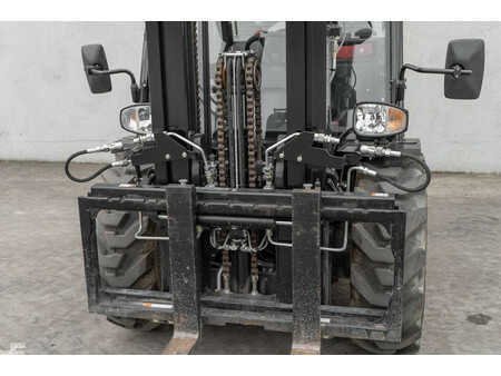 Dieseltrukki 2024  Manitou MC 30-4 (9)