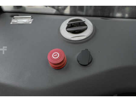 Carrelli elevatori diesel 2024  Manitou MC 25-4 (16)