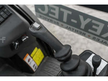 Carrelli elevatori diesel 2024  Manitou MC 25-4 (20)