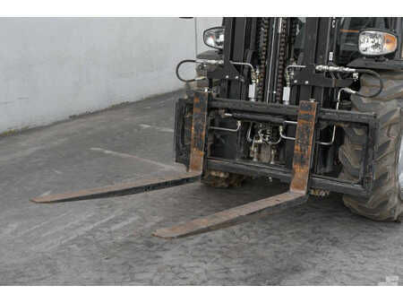 Carrelli elevatori diesel 2024  Manitou MC 25-4 (8)