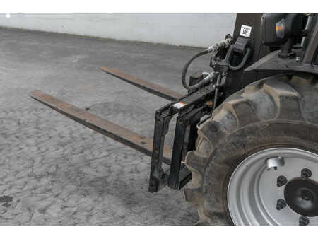 Carrelli elevatori diesel 2024  Manitou MC 25-4 (9)