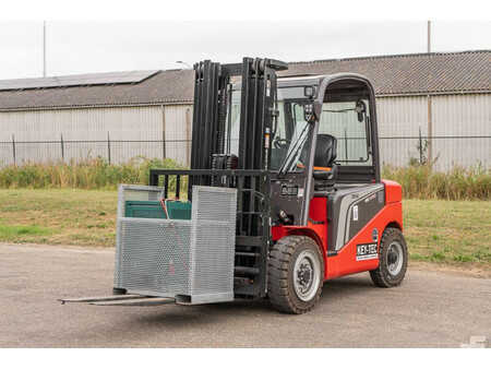 Chariots électriques à 4 roues 2024  Manitou ME 450 (1)