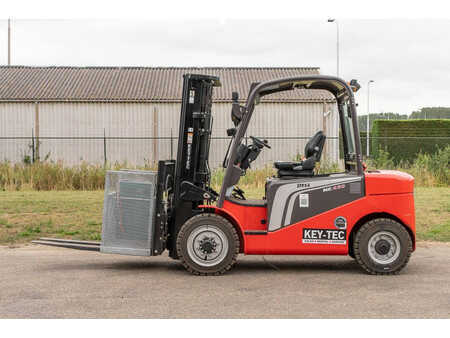 Chariots électriques à 4 roues 2024  Manitou ME 450 (4)